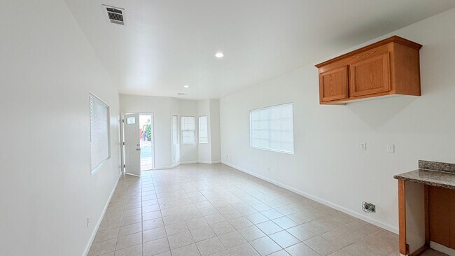 Photo - 381 S 37th St