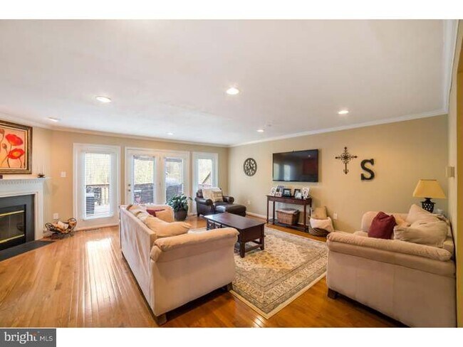 Photo - 427 Oakmont Ct