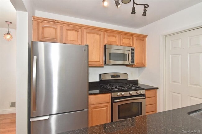 Photo - 352 Carroll Close