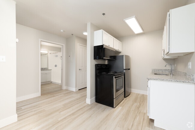 1BR, 1BA - 520SF - Kitchen - Mountain Manor