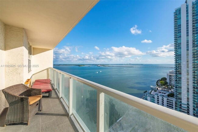 Building Photo - 1155 Brickell Bay Dr Unit 2605