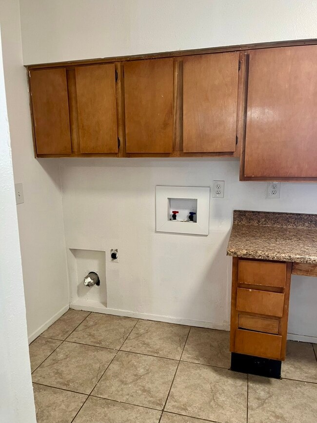 Photo - 939 L B J Dr