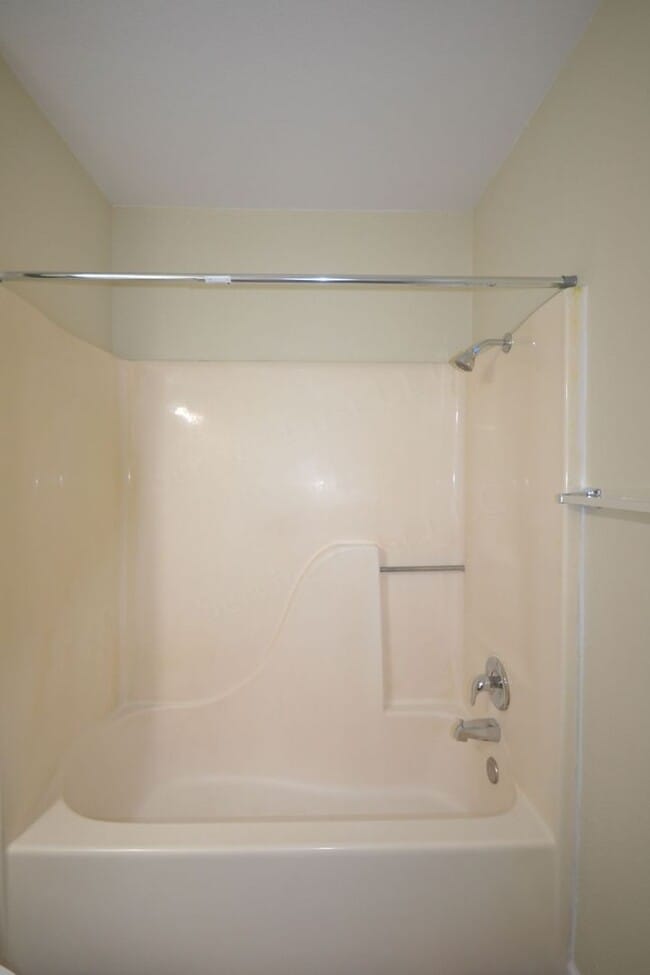 Photo - 4 bed, 2 bath house!