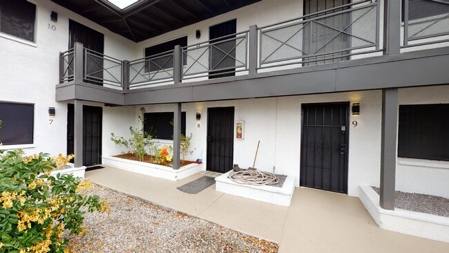 Royal Palms Apartments