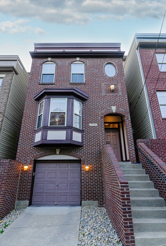 Building Photo - 1795 Sycamore St Rental