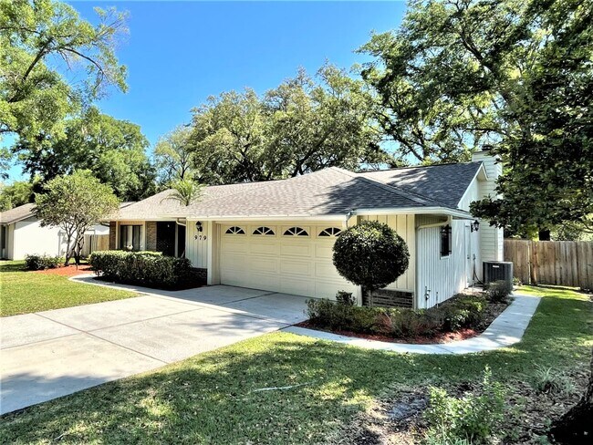 Photo - 979 Rolling Oaks Cv