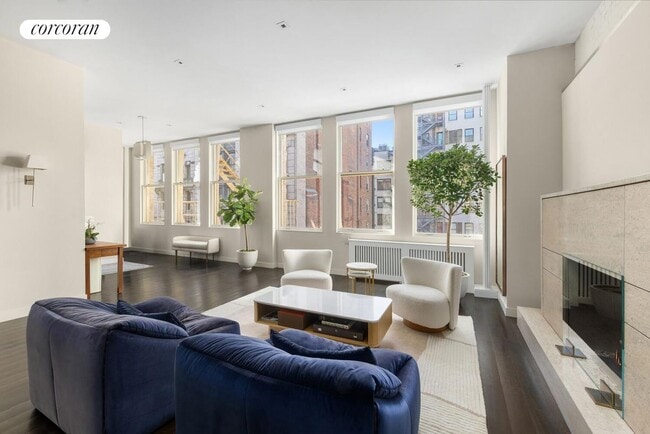 Building Photo - 7 E 17th St