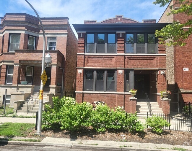 Building Photo - 6208 S Rhodes Ave Unit 1 Rental
