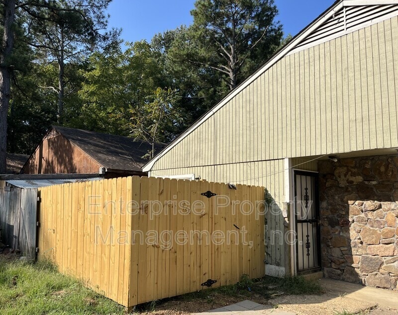 Photo - 1353 Garden Road