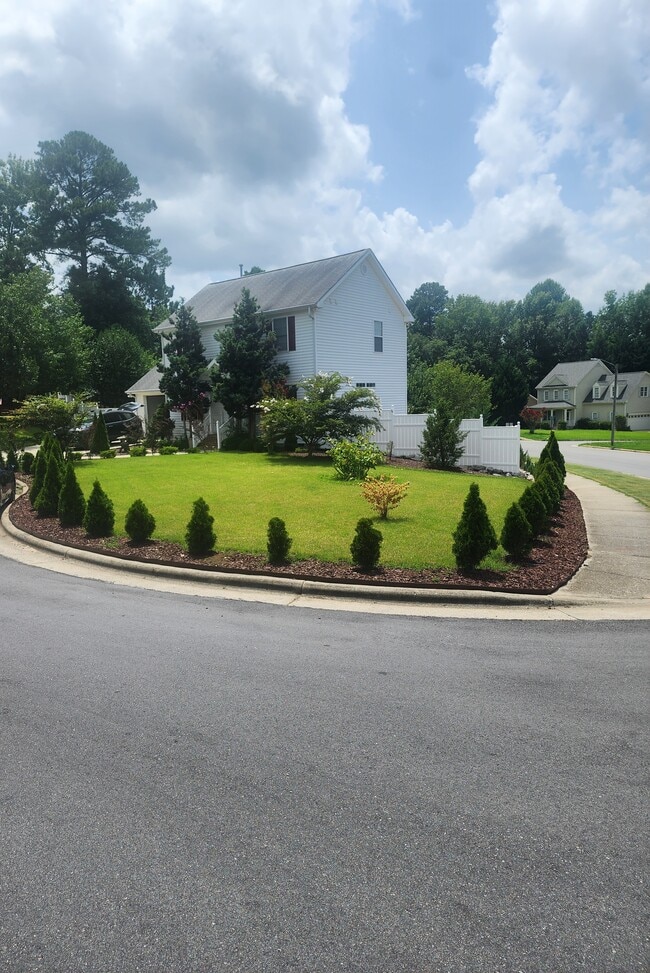 Building Photo - 837 Shackleton Rd Rental