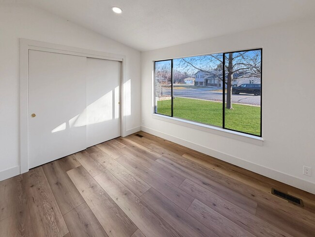 Photo - Renovated 4BR/2BA Boise Home – Modern Kitchen, Vaulted Ceilings & Fenced Backyard, Minutes to BSU...