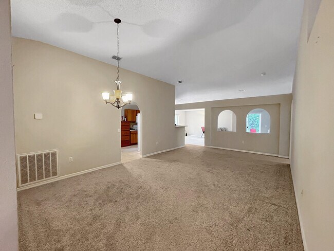 Photo - 1736 La Maderia Dr