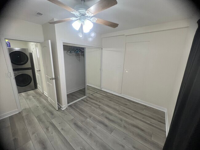 Bedroom - 2330 Sebring St Unidad B