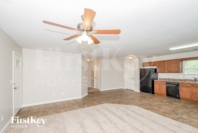 Photo - 1805 Seayes Rd SW