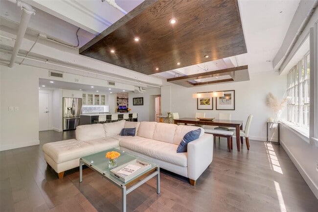 Building Photo - 329 E Colorado Blvd Unit ID6027.2