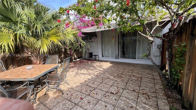 Photo - 807 NE 27th Ave