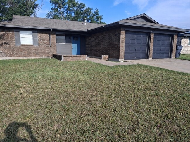 Photo - 111 SE Coachman Dr