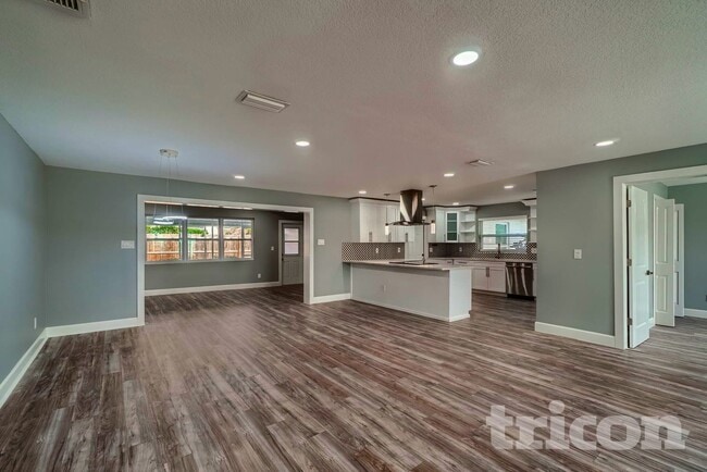 Photo - 1498 Hunt Ln