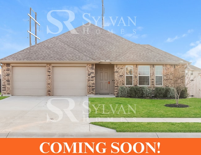 Building Photo - Fall in love with this beautifully maintained 4BR 2BA brick home