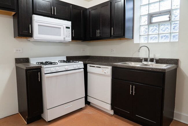 Photo - Uptown - English Garden, 1 Bed / 1 Bath - Central Heat & AC Unidad 4510-G