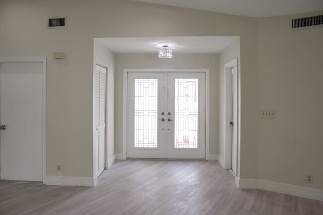 Photo - 7360 NW 54th St