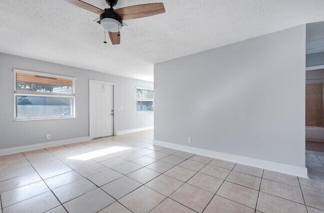 Photo - 801 NE 3rd St