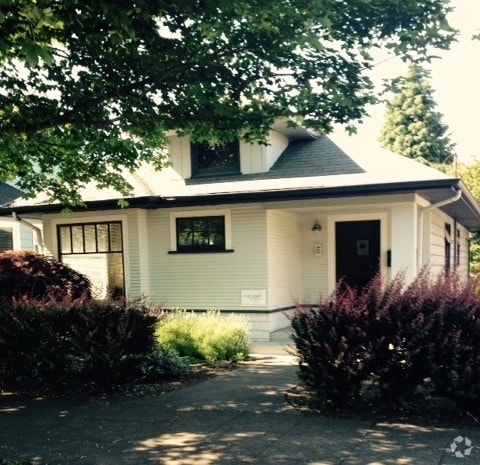 Located on top of Queen Anne in a quiet, green neighborhood. - 216 W Boston St Unit B Rental
