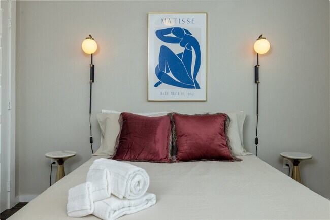 Photo - 2307 N Elm St