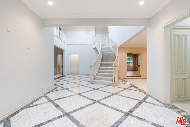 604 N Linden Dr
