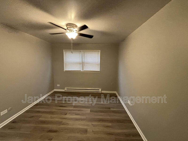 Photo - 474 W 14th Pl Unidad 1