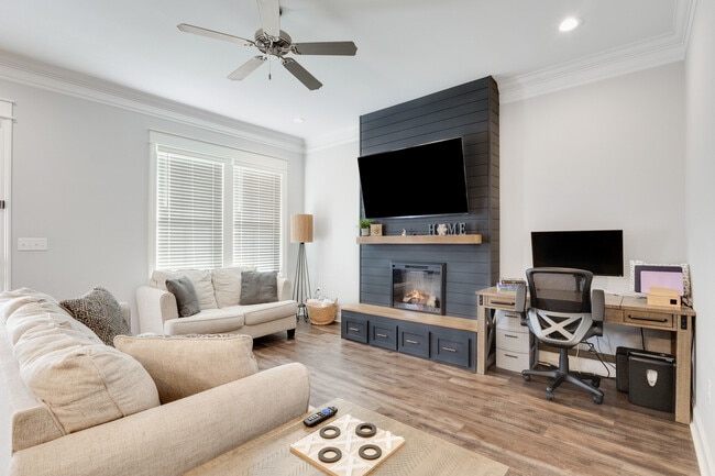 Building Photo - 204 San Sebastian Dr