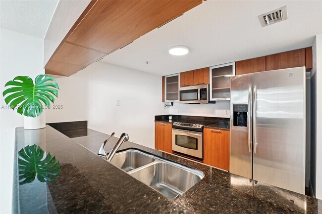 Building Photo - 1800 N Bayshore Dr Unit 2811