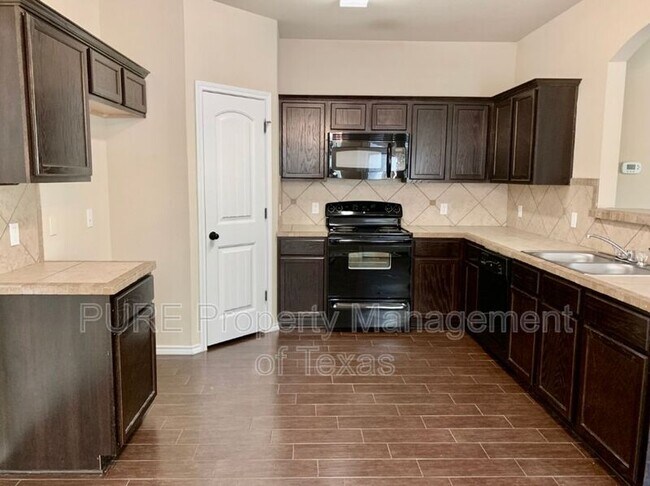 Photo - 215 N College St