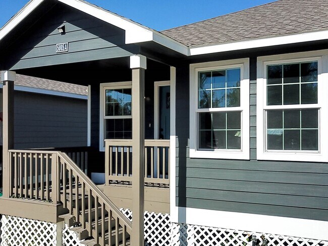 Photo - 5905 Woodview Dr