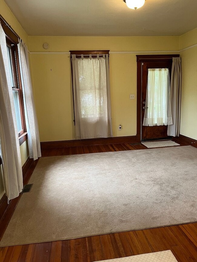 Photo - 1407 Hawthorne Dr