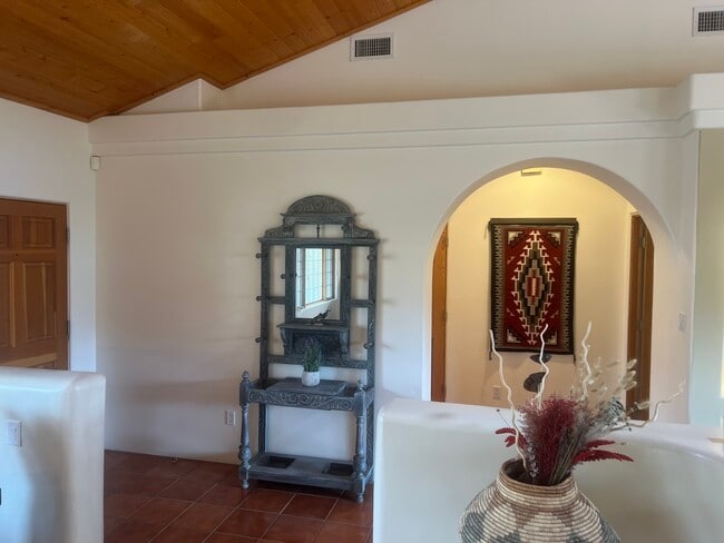 Photo - 2504 Griegos Pl NW