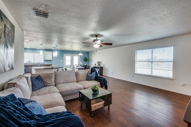 Photo - 728 Falcon Rd