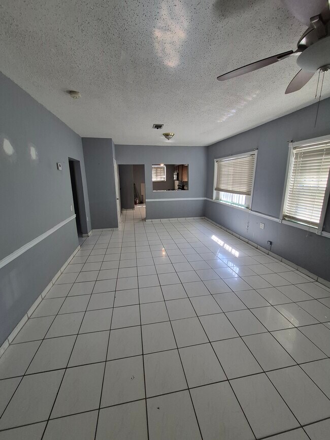 Photo - 1068 NW 31st St