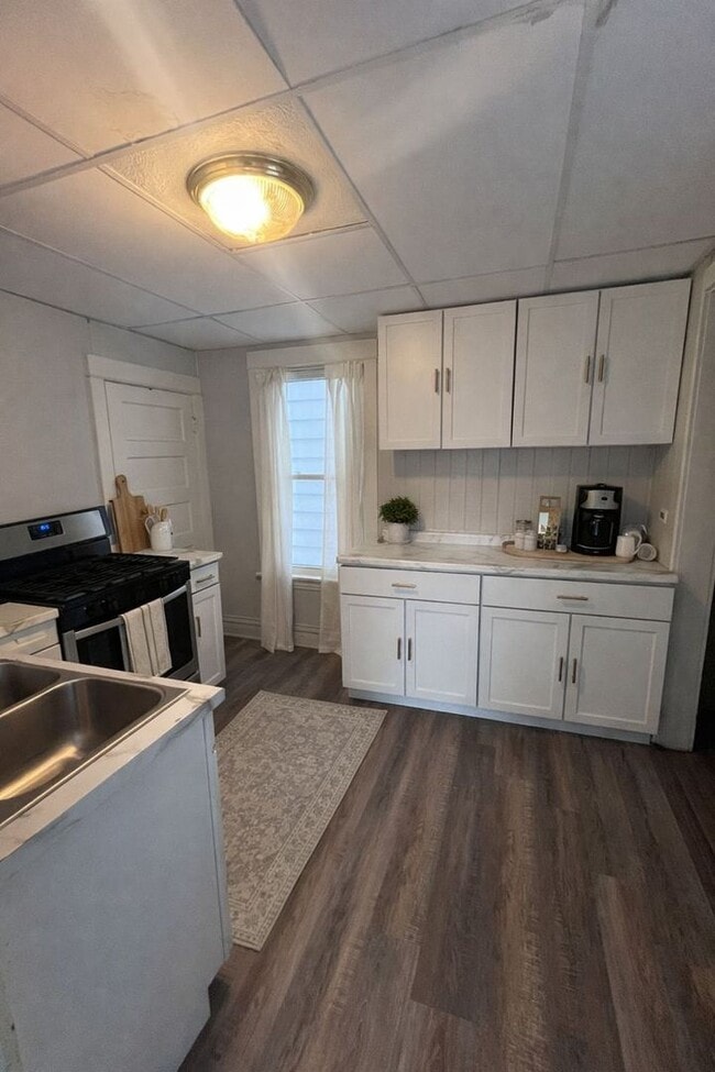 Photo - AVAILABLE March - 2 Bed, 1 Bath on Skyline!