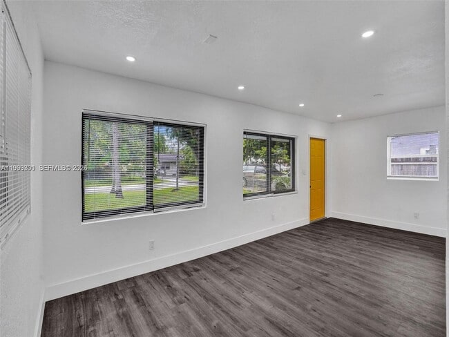 Photo - 6420 SW 22nd Ct