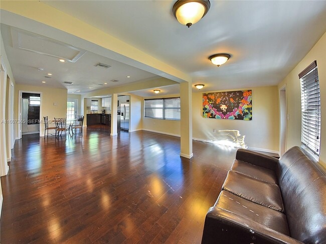 Photo - 2411 Monroe St