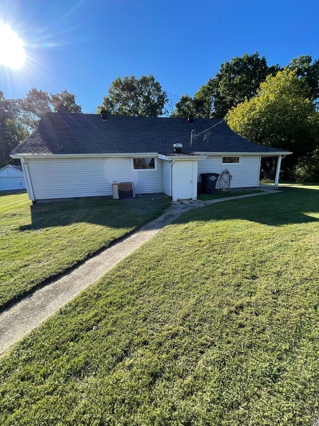 Photo - 2 Bedroom / 1 Bath  Kingsport, TN
