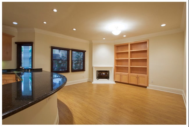 Photo - 10305 Almayo Ave