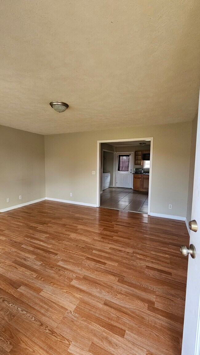 Photo - 111 Dixie Ct