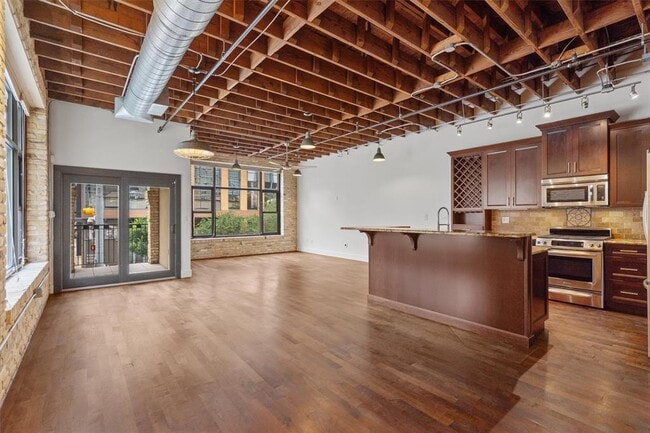 Building Photo - 411 Brazos St Unit 224