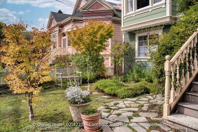 Photo - 2141 Ward St