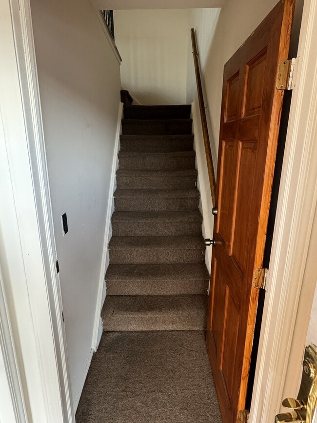 Building Photo - 28 Young Ave Unit 2