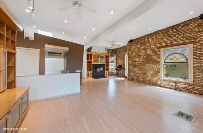 Photo - 1228 W Glenlake Ave Unit 2