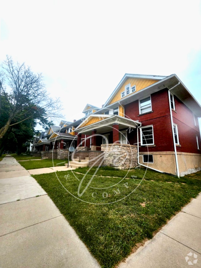 Building Photo - 2 bed 2 story townhouse! Individual baseme...