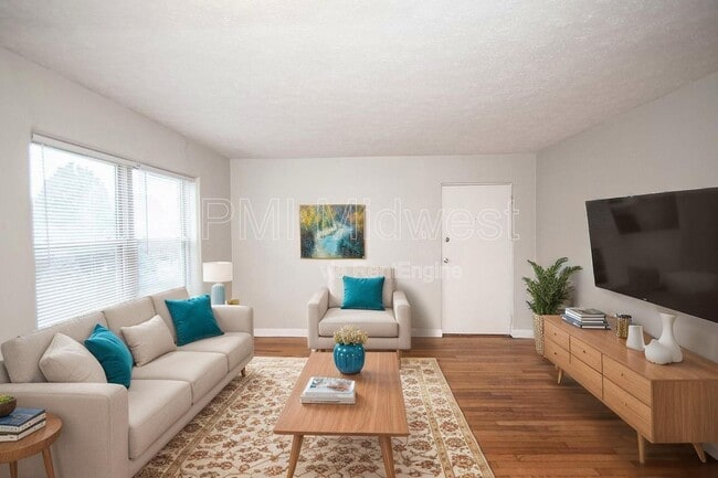 Photo - 146 E 19th St